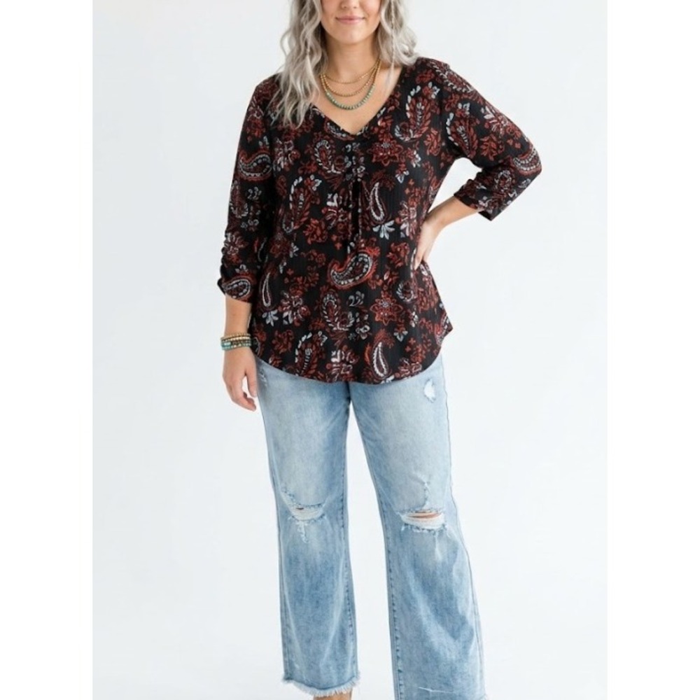 Sami & Jo Paisley Blouse Large Black Red Floral Ribbed Knit Tie Front 3/4 Sleeve